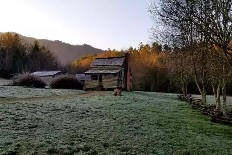 Dan,Lawson,Cabin,In,Cades,Cove