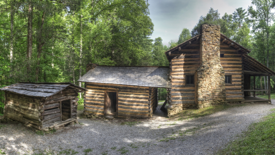 Top 4 Things to Know About Visiting the Elijah Oliver Cabin in Cades Cove